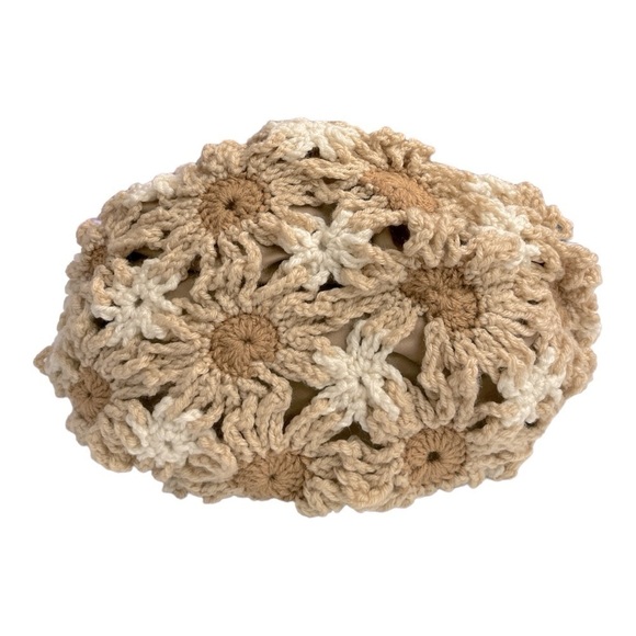 Vintage Handmade Floral Crochet Granny Style Bag, tan /cream wooden handles - Picture 2 of 13
